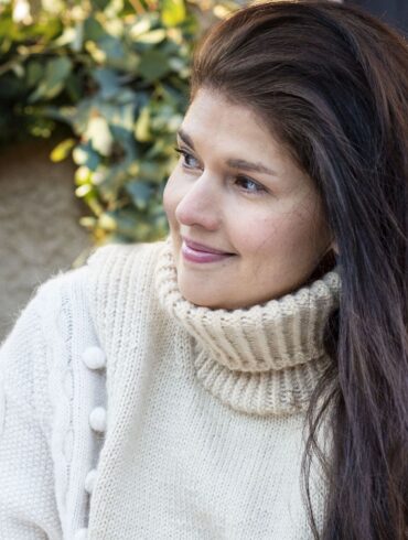 Forfatter Victoria Dam i hagen