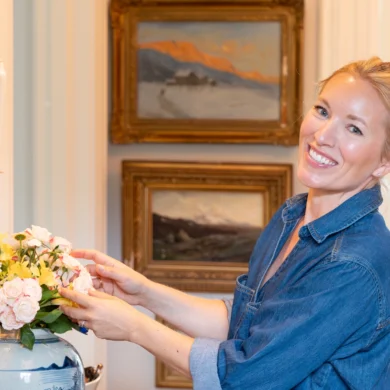 Nina Castberg Bråthen i stuen hjemme i Kongsvinger.